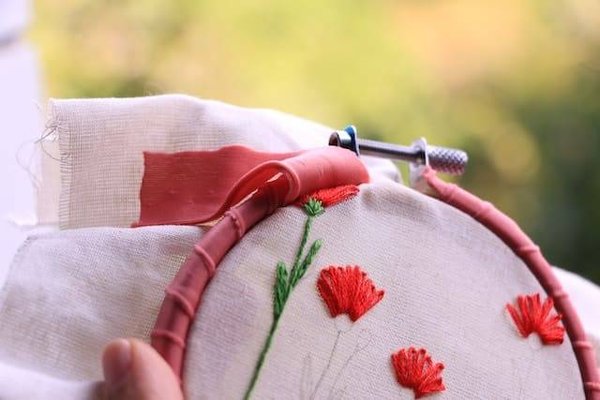 Comment personnaliser ses accessoires de mode avec la broderie ?