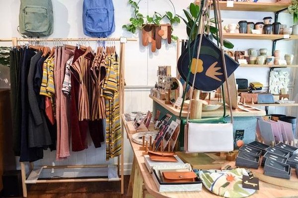 Comment identifier une marque de mode éthique et brodée